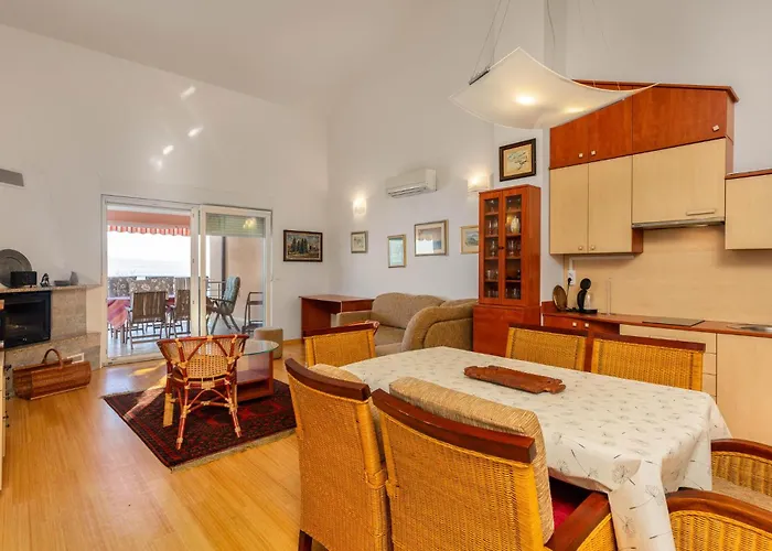 2 Bedroom In Casa vacanze *