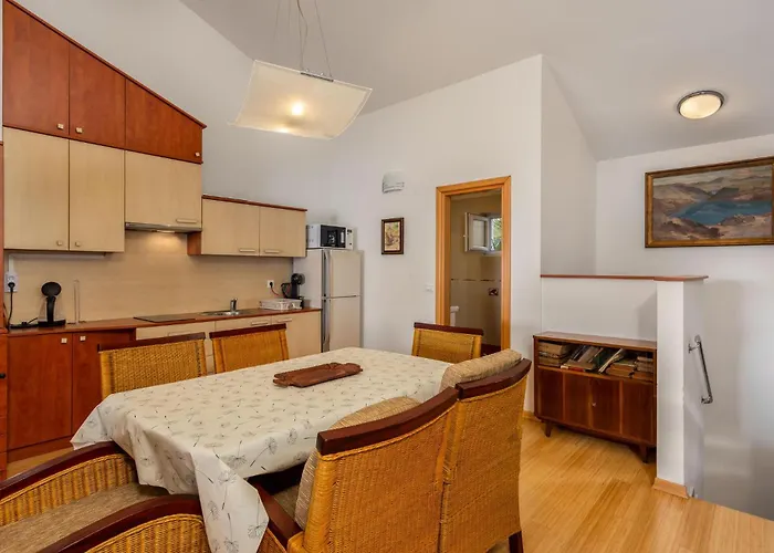 بيت للعطل 2 Bedroom In نجيفيش