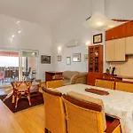 2 Bedroom Beautiful In Holiday home *