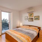 2 Bedroom Beautiful In Njivice