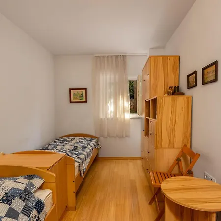 Holiday home 2 Bedroom Beautiful In Njivice