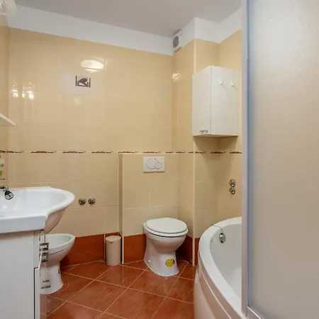2 Bedroom Beautiful In 奈维斯