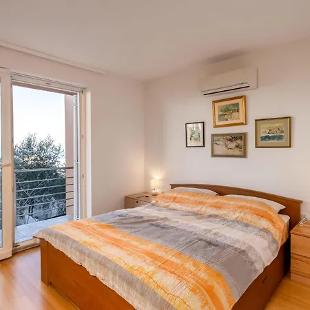 2 Bedroom Beautiful In 奈维斯